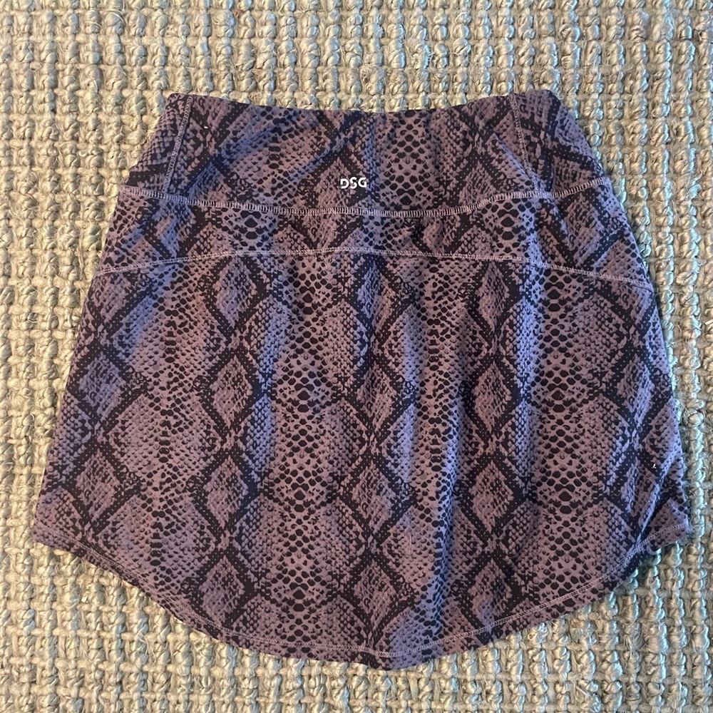 DSG brand skort size small